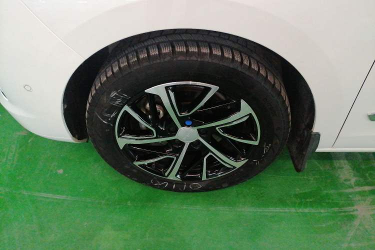 Used Haval JOLION 2021 1.5T Automatic Four-Door Version Left Front Wheel Hub