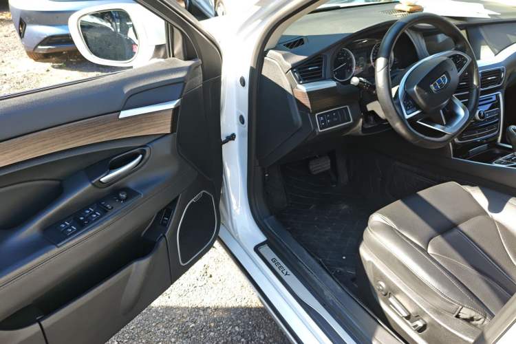 Used Geely Auto Emgrand GT 2017 2.4L Luxury Model
