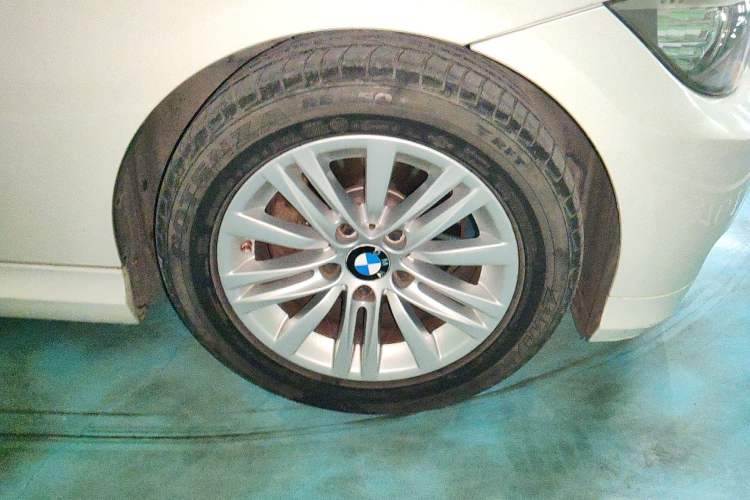 Used BMW 3 Series 2012 320i Sport Edition Right Front Wheel Hub