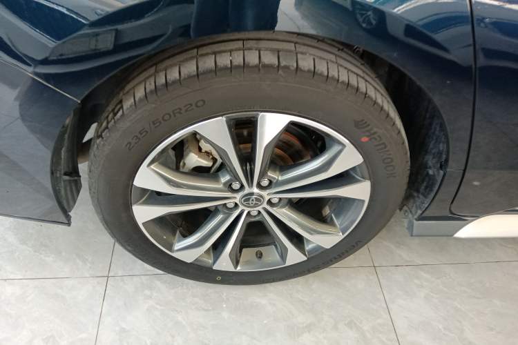 Used Toyota Granvia 2023 2.5L Hybrid Flagship VIP Edition