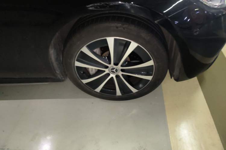 Used Mercedes-Benz E-Class New Energy 2022 Restyled E 350 e L Plug-in Hybrid Sports Sedan Right Front Wheel Hub