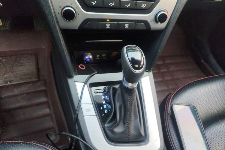 Used Hyundai Elantra (6th Generation / Lingdong) 2016 1.6L Automatic ZhiXuan – Elite Version Gear Lever
