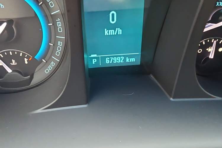 Used Buick GL8 2014 3.0L GT Luxury Business Haoya Edition Odometer Close Up