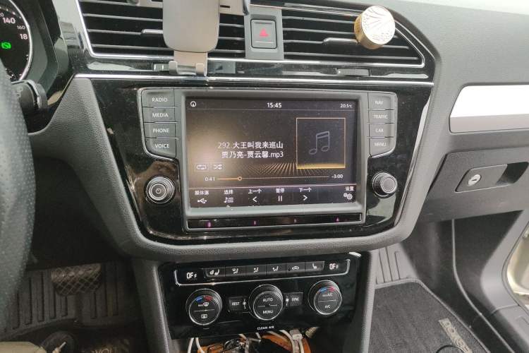 Used Volkswagen Tiguan L 2018 380TSI Automatic All-Wheel Drive Luxury Edition Audio And AC Panel