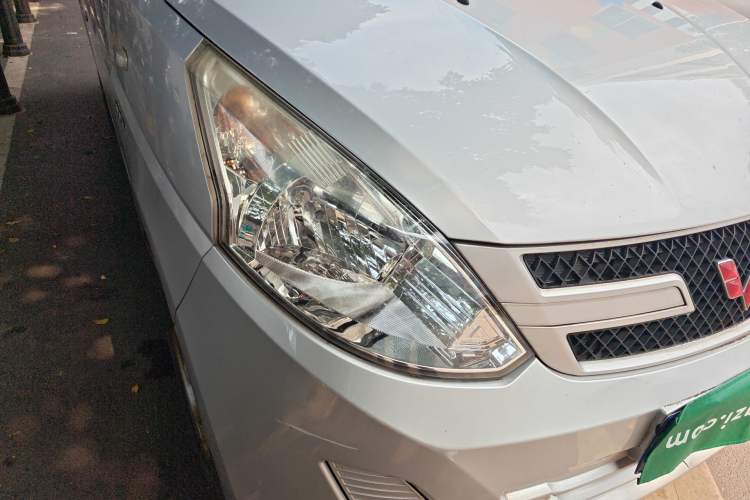Used Wuling Rongguang V 2018 1.5L Practical Version Right Front Headlight
