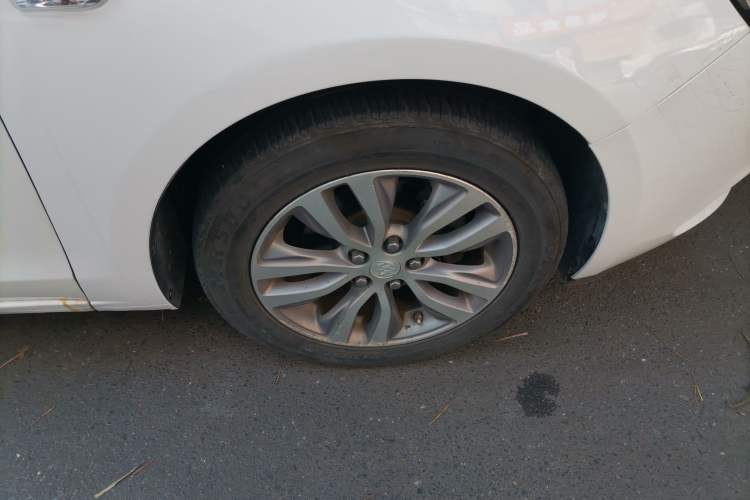 Used Buick GT 2018 18T Automatic Elite Model Right Front Wheel Hub