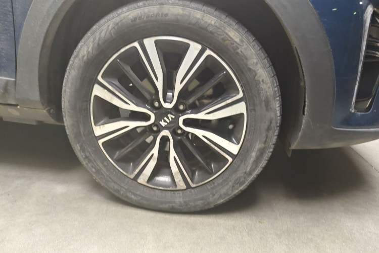 Used Kia kx1 Stonic 2019 1.4L Automatic Fun Edition China VI Right Front Wheel Hub