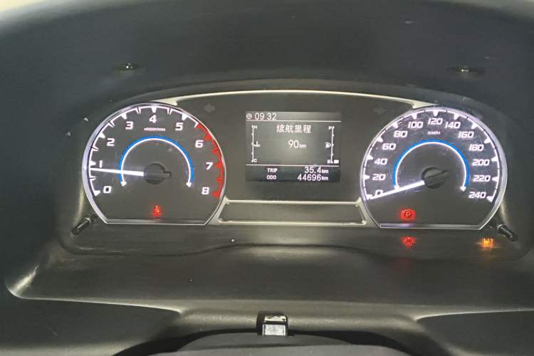 Used JMC Transit 2019 2.8T Commercial Version Short Wheelbase Mid-Roof 3-Seater China VI Standard JX493