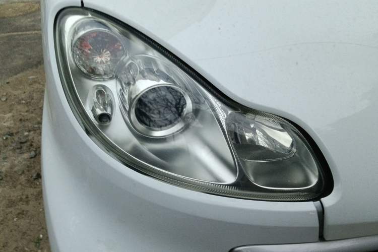 Used smart fortwo 2014 1.0 MHD Midnight Purple Limited Edition Right Front Headlight