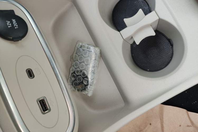 Used ORA Good Cat 2023 401 km Standard Range Luxury Version Lithium Iron Phosphate