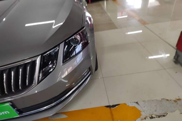 Used Skoda Octavia 2019 1.5L Automatic Smart Drive Luxury Edition China VI Standard Left Front Headlight