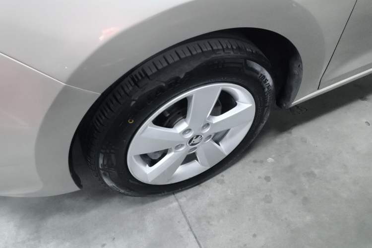 Used Skoda Rapid 2013 1.6L Automatic Smart Selection Model
