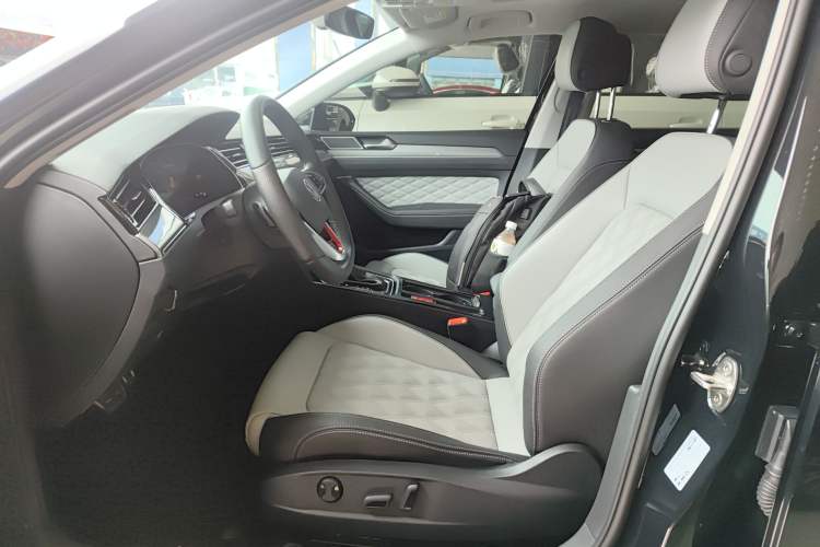 Used Volkswagen Magotan 2023 2 Million Units Limited Edition 330TSI DSG Leading Version Left Front Seat