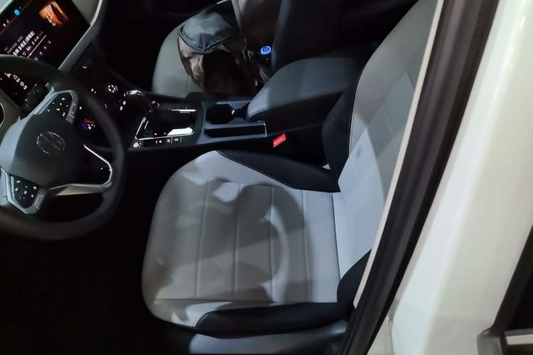 Used Volkswagen Bora 2025 200TSI DSG Enjoy PRO Edition Left Front Seat