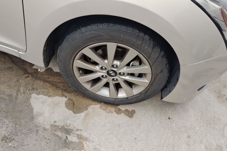 Used Hyundai Mistra 2014 1.8L Automatic Smart GLS Right Front Wheel Hub