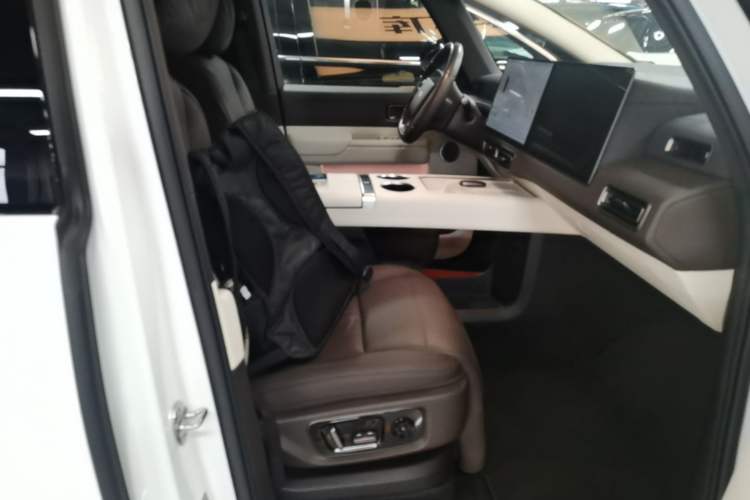 Used Li Auto MEGA 2024 Ultra Model
