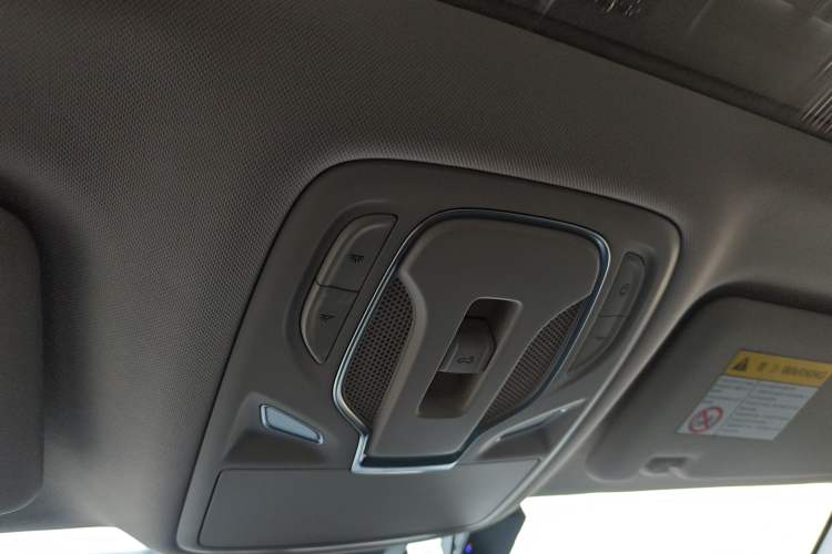 Used Roewe D7 2023 DMH 125km Superior Edition
