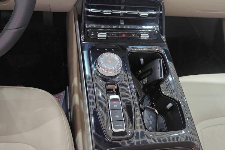 Used Wuling Xingguang 2024 Co-Creation Edition 510 Advanced Model Gear Lever