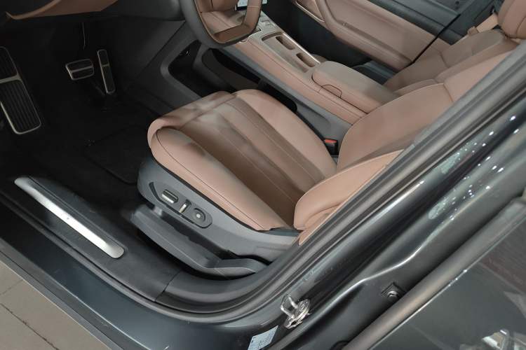 Used Nio ES8 2023 75 kWh Executive Edition