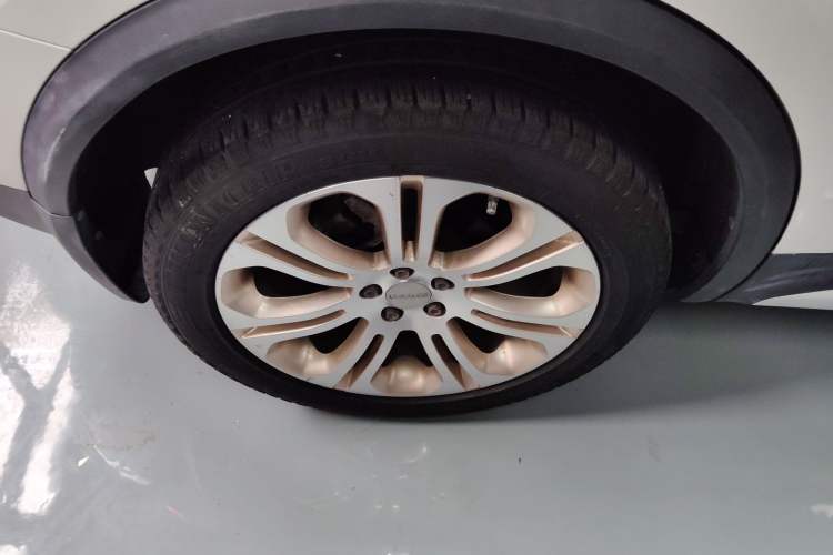 Used Lynk & Co 01 2017 2.0T Two-Wheel Drive Pro Edition Right Rear Wheel Hub