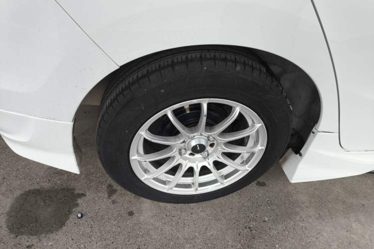 Used Honda Fit 2018 1.5L CVT Comfort Sunroof Version Right Rear Wheel Hub