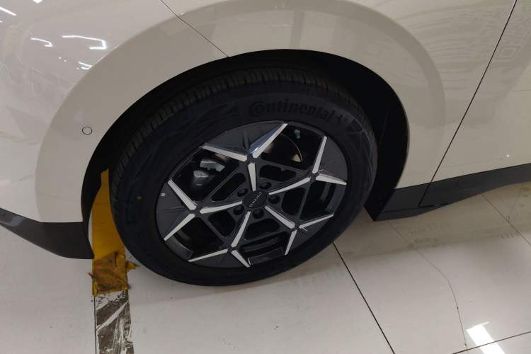 Used Lynk & Co Z20 2025 530 km Range Rear-Wheel Drive Max Left Front Wheel Hub