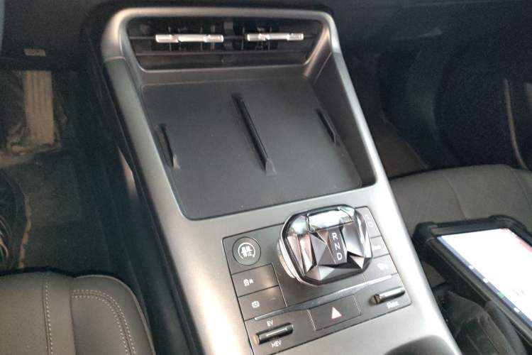 Used BYD Qin PLUS 2025 DM-i Smart Drive 55KM Leading Model Gear Lever