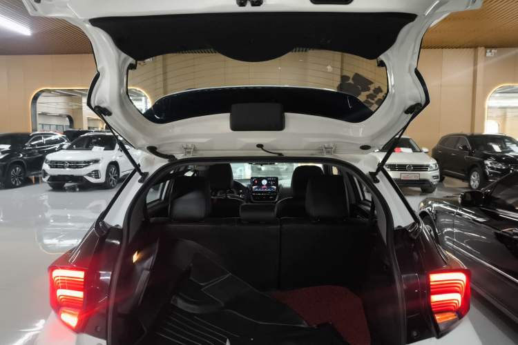 Used Toyota YARiS L Zhi Xuan 2020 X-Trail X 1.5L CVT Luxury Edition
