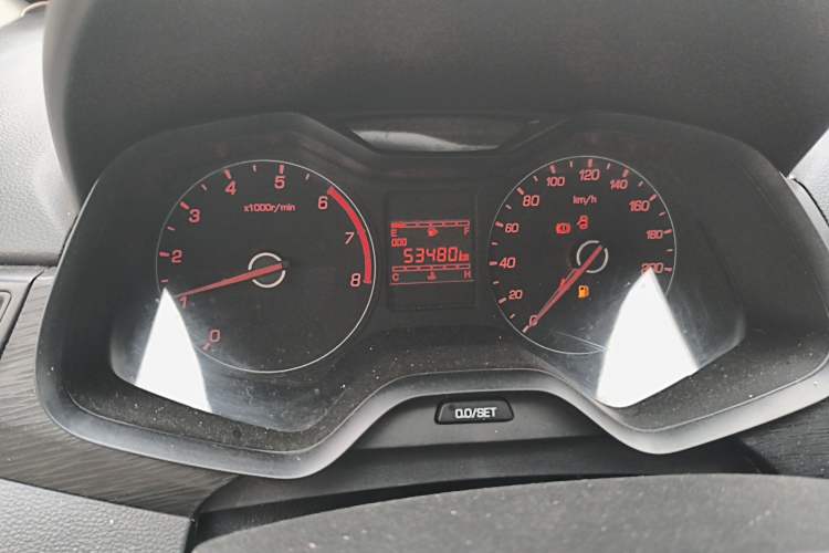 Used Baojun 310 2016 1.2L manual Comfort trim level Odometer Close Up