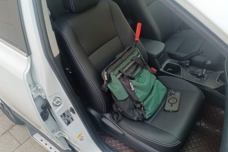 Used Toyota RAV4 2016 2.0L CVT Two-Wheel Drive Fashion Edition China V Standard
