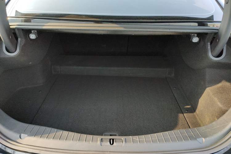 Used Hongqi H5 2022 Classic Model Facelift 1.8T Automatic Smart Connect Flagship Edition