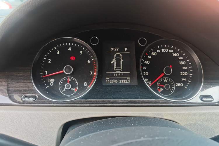 Used Volkswagen Magotan 2012 Facelift 1.8TSI Prestige Model Odometer Close Up