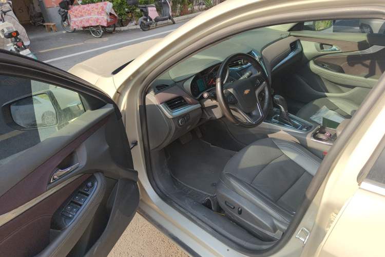 Used Chevrolet Malibu 2018 530T Automatic Luxury Edition Driver Seat