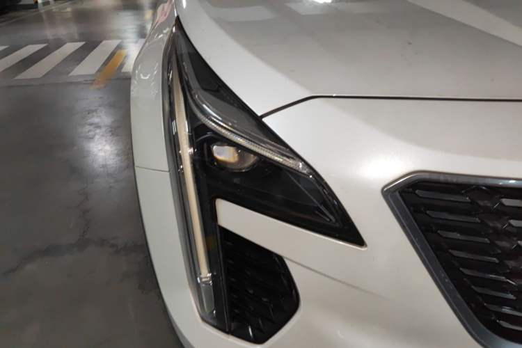 Used Cadillac XT4 2018 28T Two-Wheel Drive Leading Version
