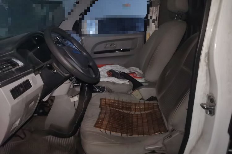 Used Sunlong DST 5 2021 All-Electric Van with 41.86 kWh Left Front Seat