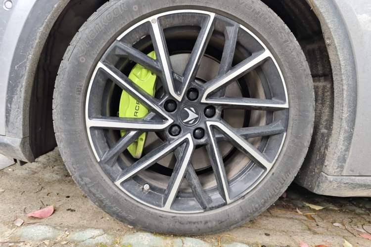 Used ARCFOX Alpha S5 2024 560MAX 185kW Right Front Wheel Hub