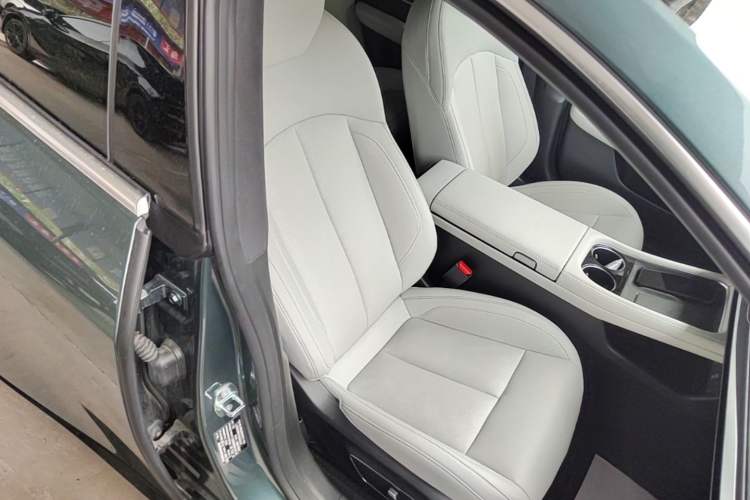 Used XPeng P7 2023 P7i 702 Max Right Rear Wheel Hub