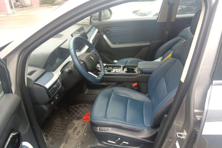 Used Livan 9 2023 470 km Leading Edition