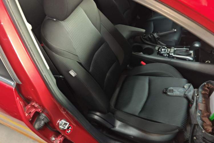 Used Mazda 3 Axela 2016 Sedan 1.5L Automatic Luxury Model