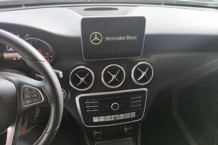 Used Mercedes-Benz A-Class 2016 A 200 Fashion Model Audio And AC Panel