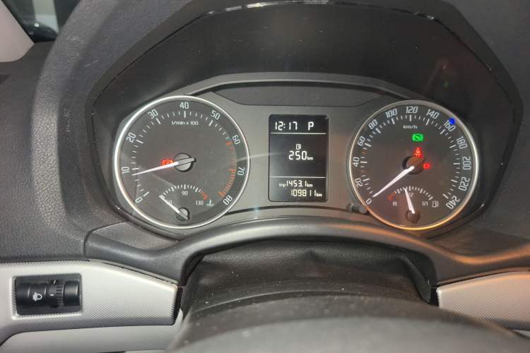 Used Skoda Octavia 2014 1.6L Automatic Yijie Edition Odometer Close Up