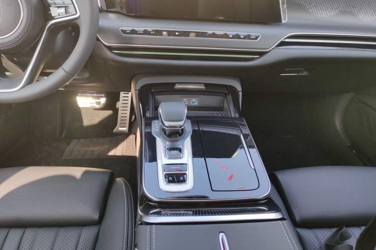 Used Hongqi H9 2025 2.0T Two-Wheel Drive Flagship Luxury Business Edition 5 Seats