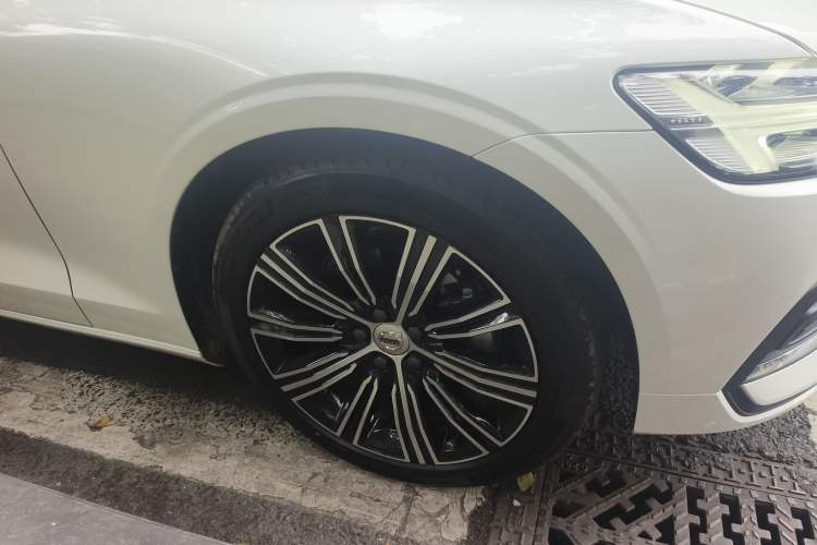 Used Volvo S60 2022 B4 Zhiyuan Luxury Edition