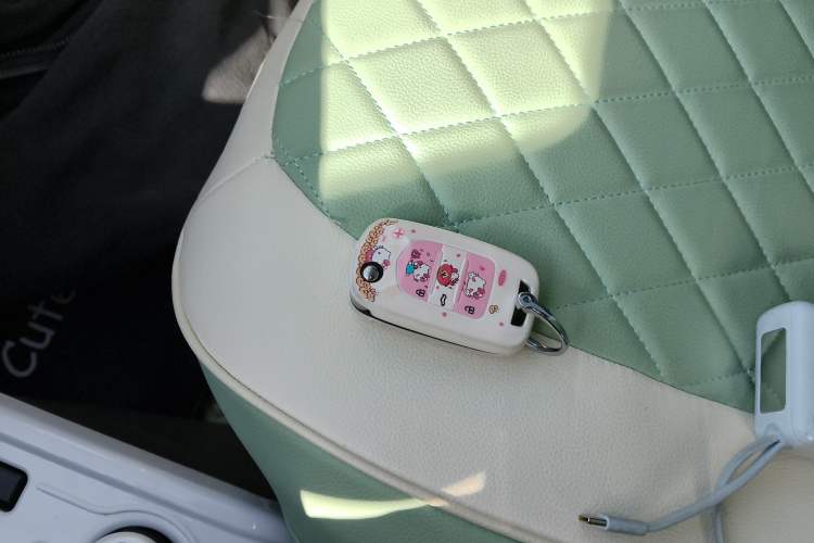 Used Wuling Hongguang MINIEV 2021 Macaron Fashion Model Lithium Iron Phosphate Interior 1