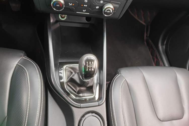 Used Dongfeng Fengon 580 2017 1.8L Manual Comfort Model
