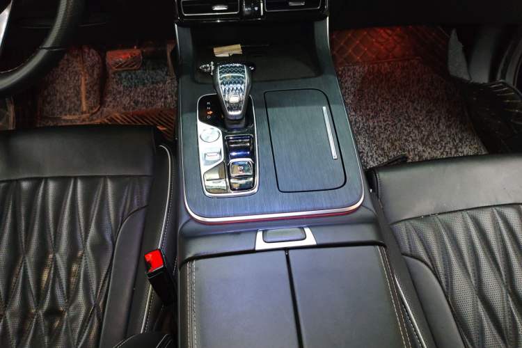 Used GAC Trumpchi GS8 2022 Linghang Series 2.0 TGDI Two-Wheel-Drive Luxury Smart Connectivity Version (7 Seats) Gear Lever