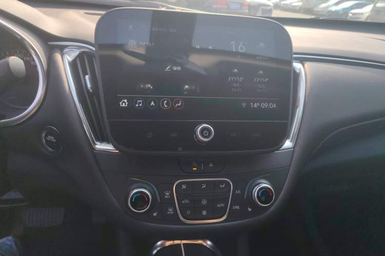 Used Chevrolet Malibu XL 2023 Redline 2.0T Sporty Edition Audio And AC Panel