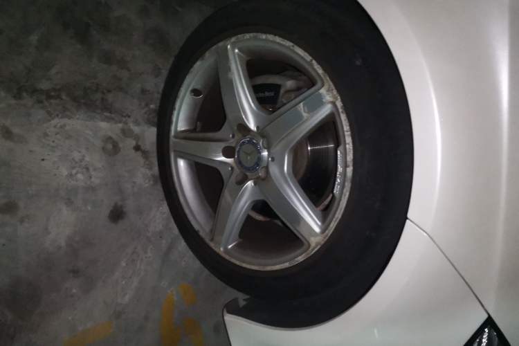 Used Mercedes-Benz CLS 2017 CLS 260 Elegant Edition Right Front Wheel Hub