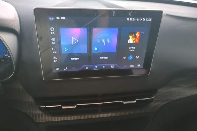 Used Hongqi E-QM5 2022 431 km Charge & Enjoy Edition
