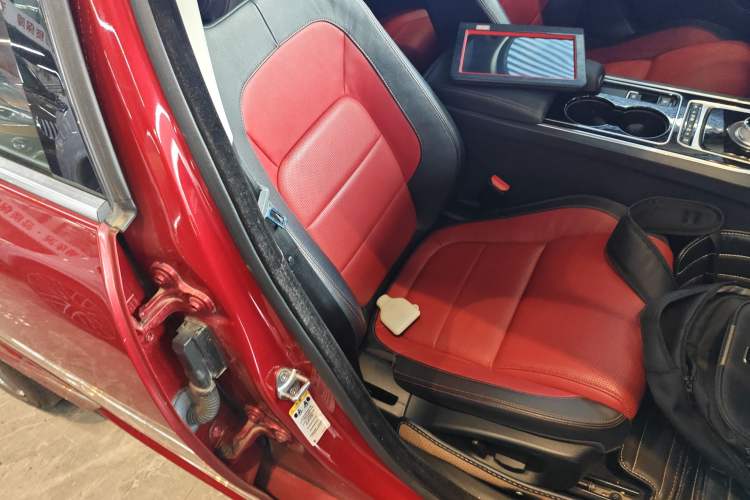 Used Jaguar XE 2015 2.0T 200 PS R-Sport